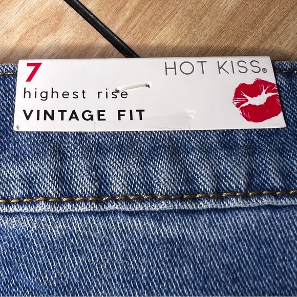 HOT KISS High Rise Distressed Studded Jean Short Size 7 NWT - Picture 8 of 8